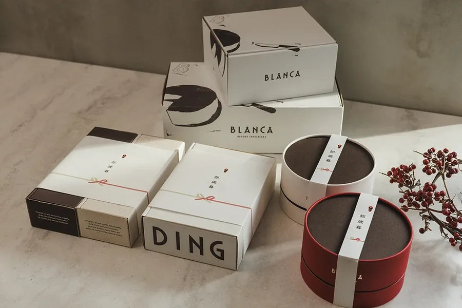 熨斗をかけた BLANCA のギフトボックスの見本